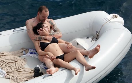 Charlie XCX pornographic actress picture