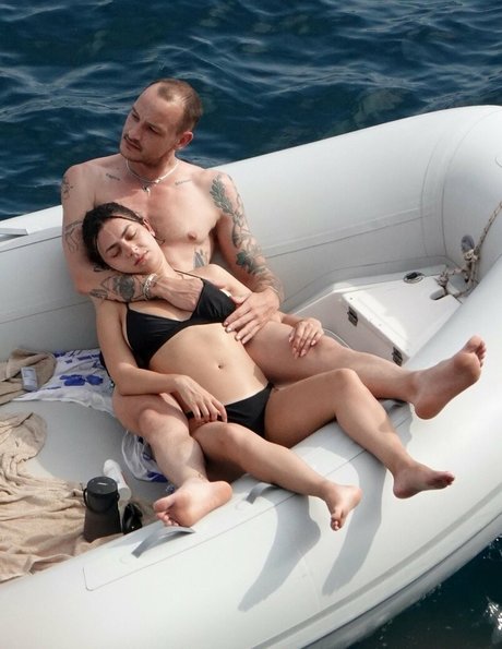 Charlie XCX star high quality pictures