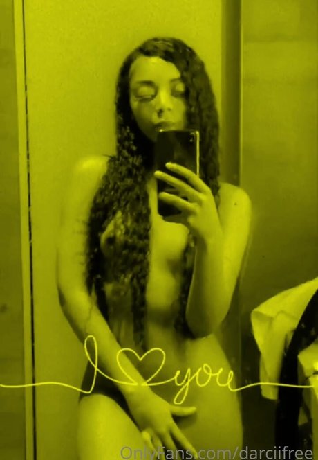 Darciisworld model naked photo