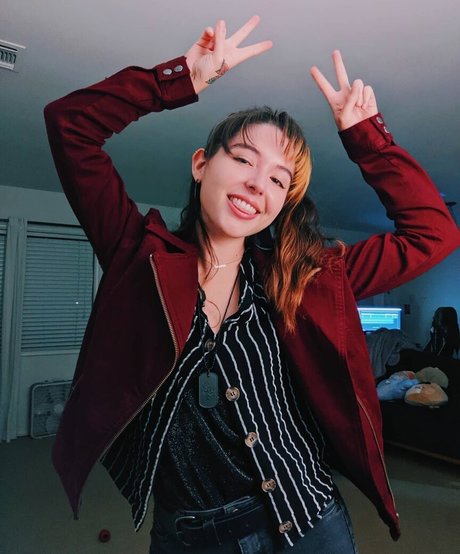 Autumn Farrell model pretty pic