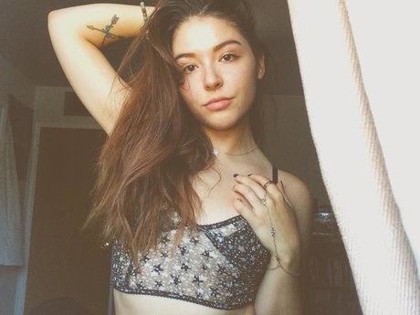 Autumn Farrell star erotic pics