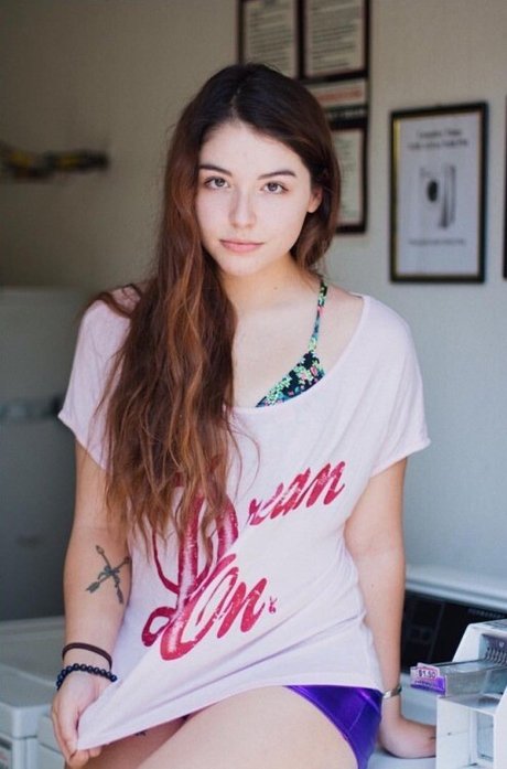 Autumn Farrell exclusive actress pics