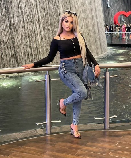 Deli Sana nudes model archive