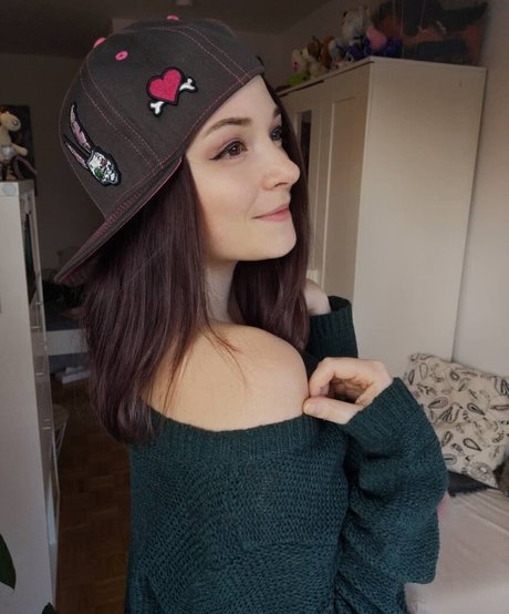 babe brunette onlyfans sexy naked pictures