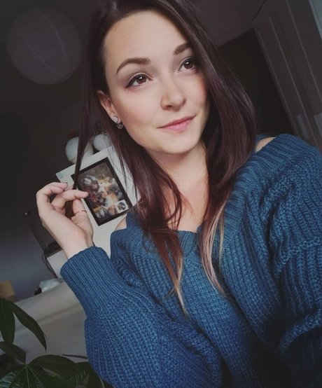 rainbowf0x high quality model pic