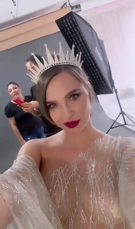 Elizabeth Loaiza top model pictures