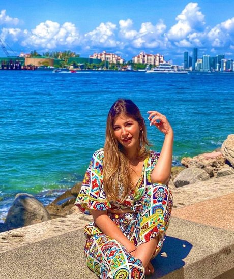 Malak Koura star sexy pics