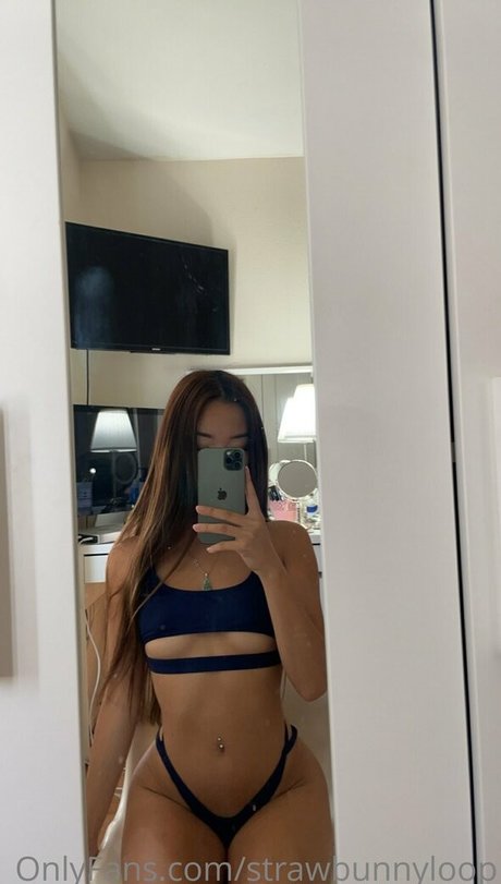 Lily Luen star pornographic photo