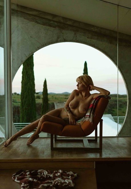 Marilyn Milk naked actress pics