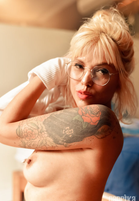 Camil Fenix erotic star photo