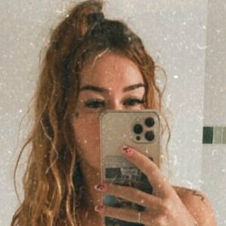 Bella Fernandes naked star image