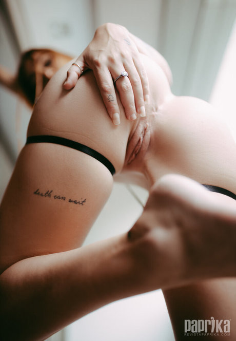 Bella Fernandes naked actress pictures