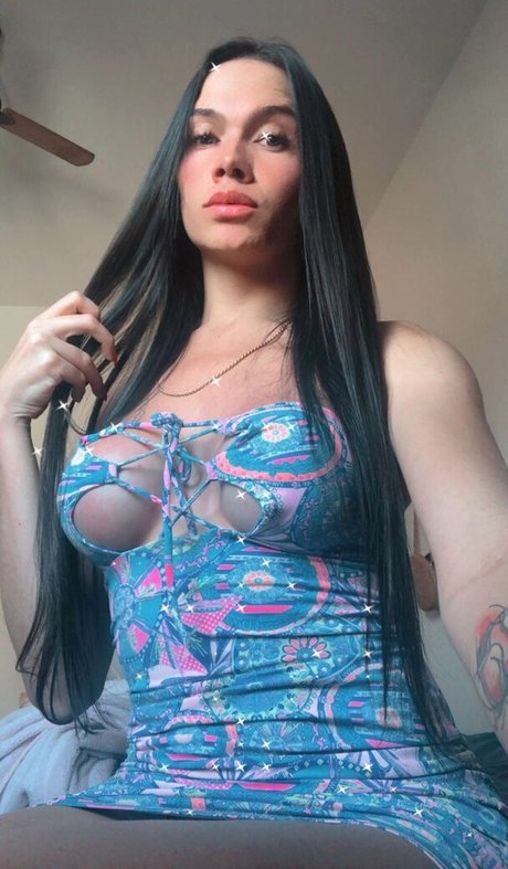 Kelly Perutchelly hot actress gallery