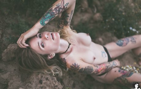 Yayavader model nude images