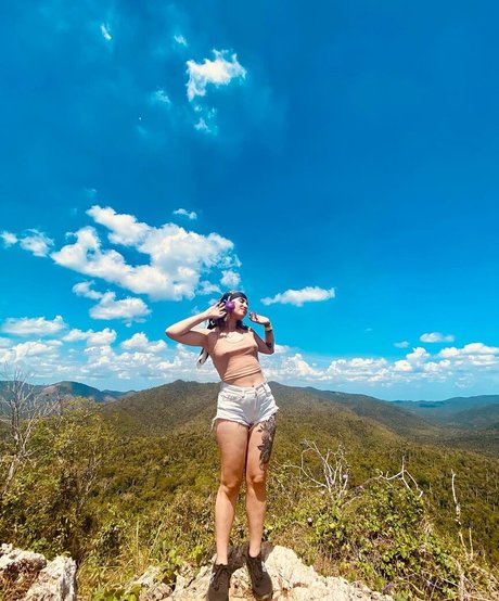 Dinastars exclusive model photo