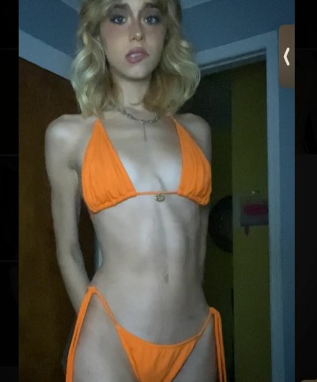 Petitegothgirl model free photo