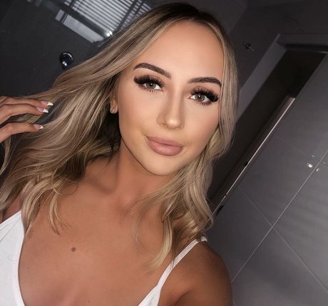 Taylah Small free model pic