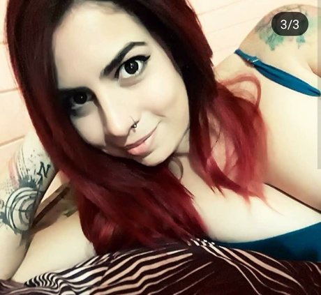 Alguien Tiene exclusive model pic