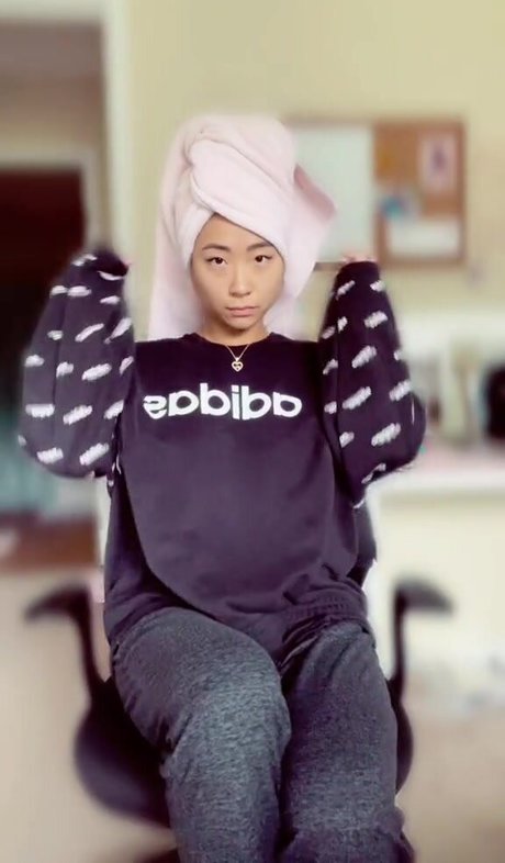 Jennie SoYoung adult model images