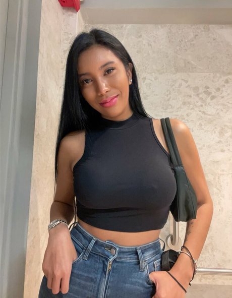 Nikki Lerona erotic model archive