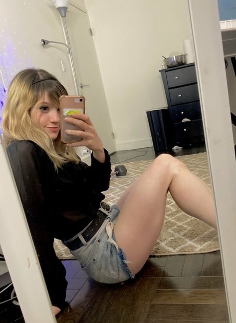 Sueptime porn model photo