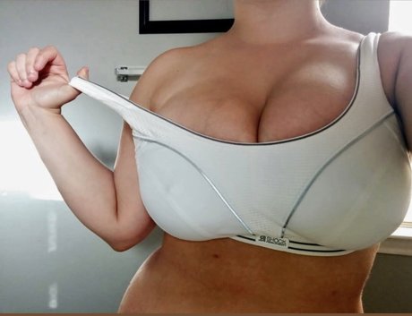 Avery Millah pornstar images