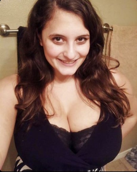 Avery Millah pornstar galleries