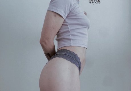 sexy mom onlyfans pornos image