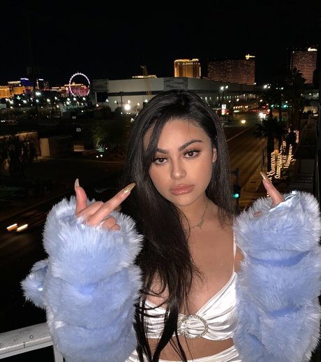 RosalbaNaomi nice star pic