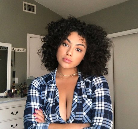 RosalbaNaomi sexy actress picture