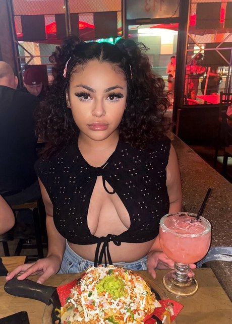 RosalbaNaomi pretty actress image