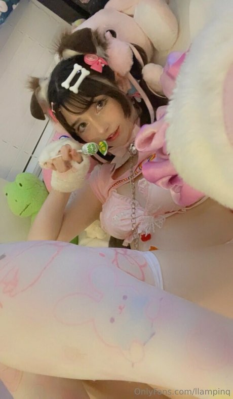 llampinq naked model pic