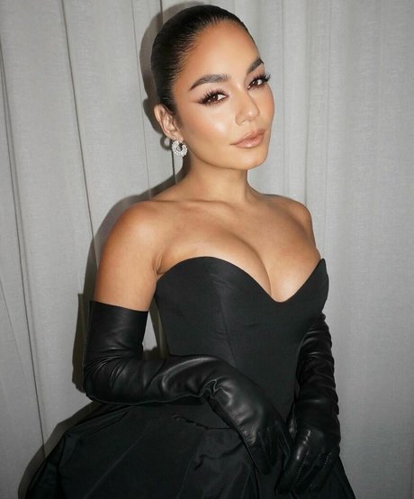 Vanessa Hudgens sexy star galleries