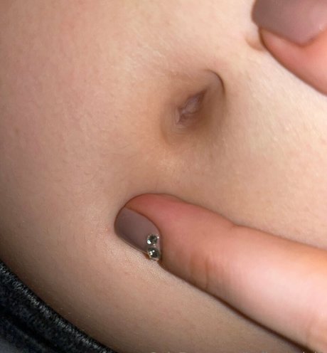 bellymodel2 star nude image