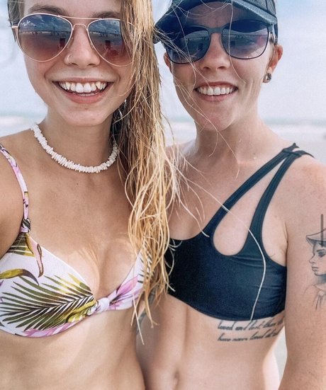 HalieeandKendra star sexy photos