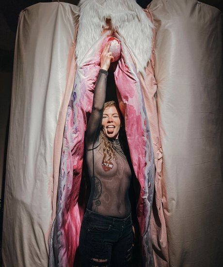 HalieeandKendra model gallery