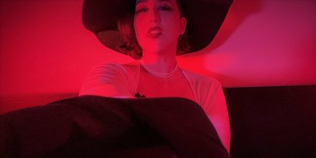 kitty leroux00 hot actress image