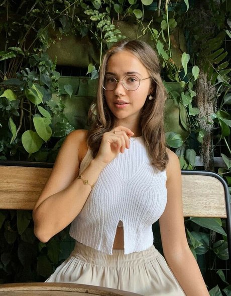 Maarya Maaryam pretty star image