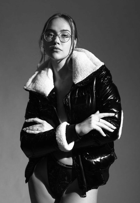 Maarya Maaryam pornographic model image