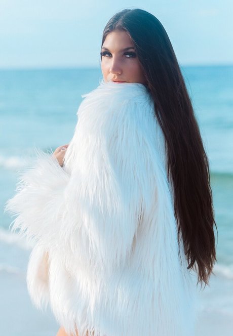 Kortni Gilson star exclusive images