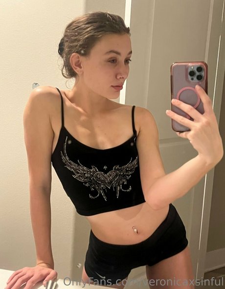 veronicaxsinful model naked pic
