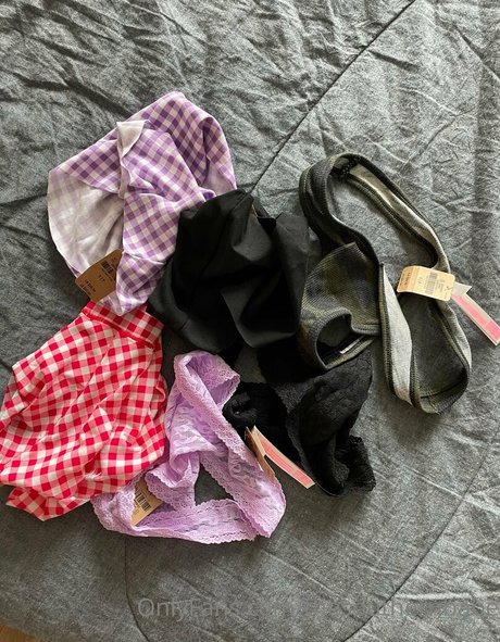 skinny blonde milf onlyfans hd pics