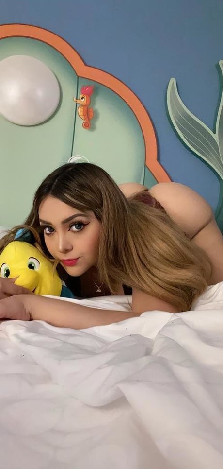 Ari Game Plays nude star pics