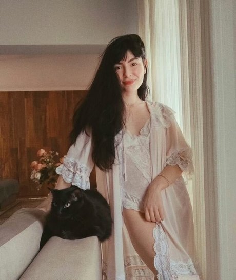 Becca Frances pretty model photo