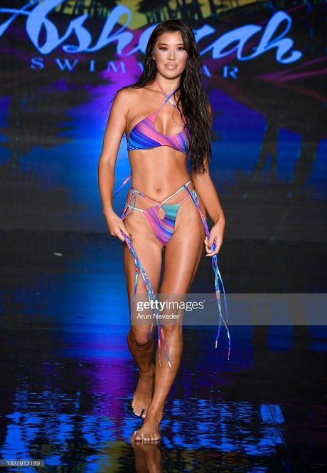 Jenn Lee model nudes image