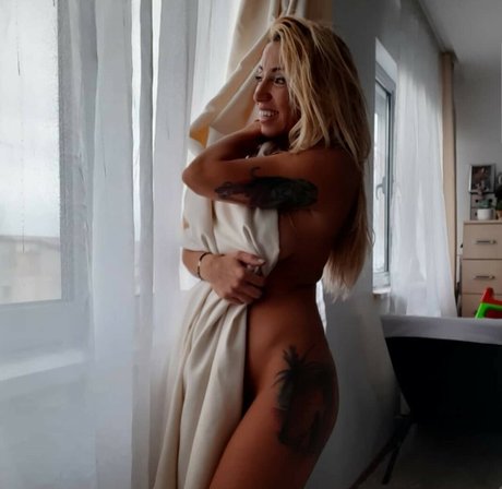 Alexandrina Ale model top image