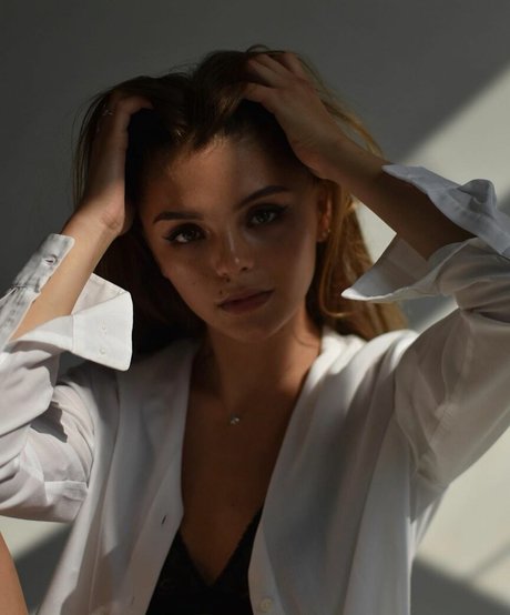 Dasha Komarova model sexy pic