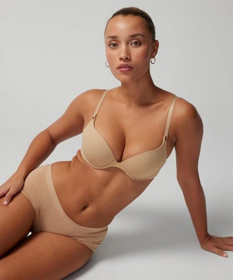 Elle Smith porn actress pic