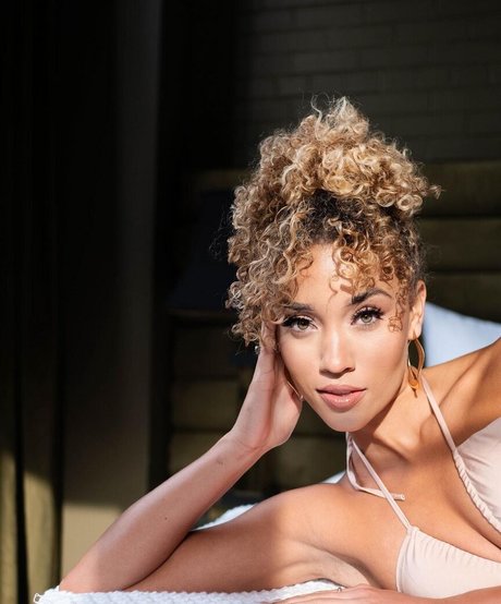 Elle Smith star adult images