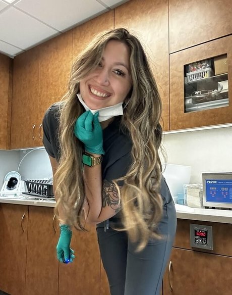 Lunarose9292 free model pic